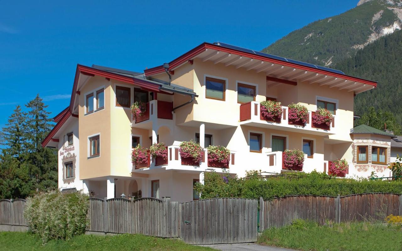 Haus Steinbock Acomodação com café da manhã Neustift im Stubaital Exterior foto