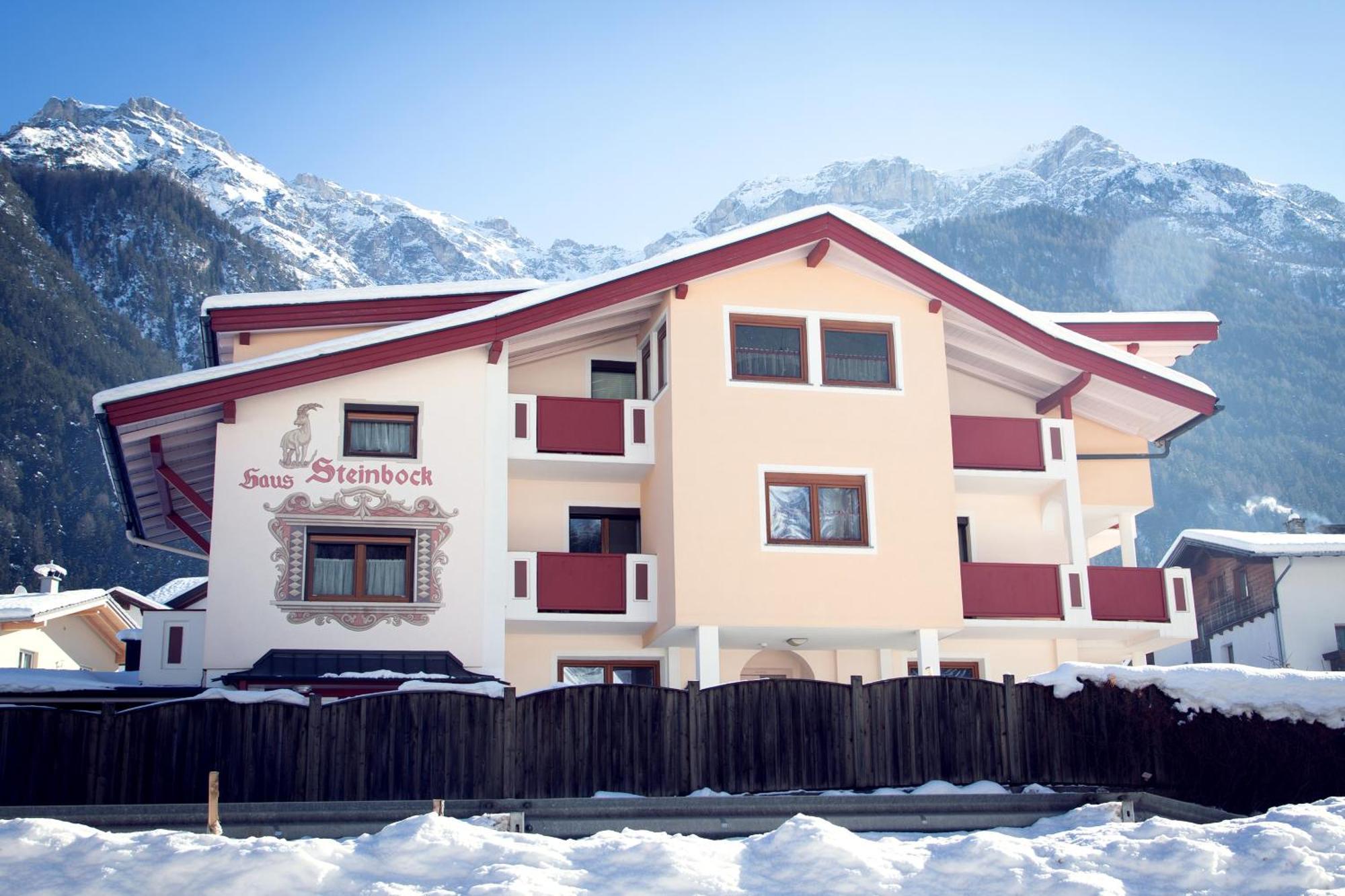 Haus Steinbock Acomodação com café da manhã Neustift im Stubaital Exterior foto