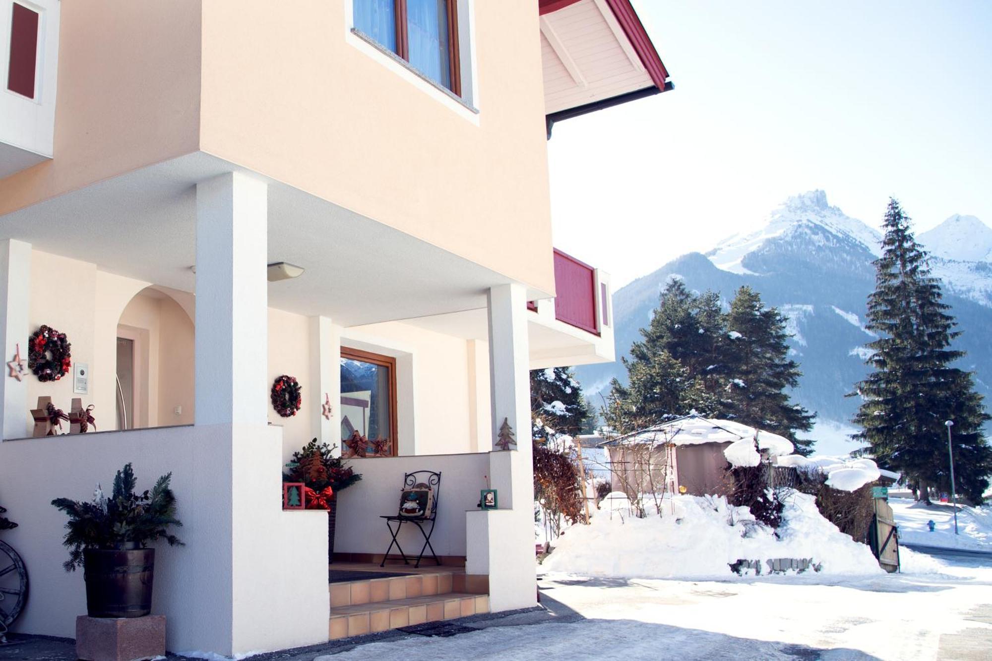 Haus Steinbock Acomodação com café da manhã Neustift im Stubaital Exterior foto