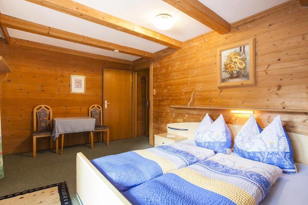 Haus Steinbock Acomodação com café da manhã Neustift im Stubaital Exterior foto