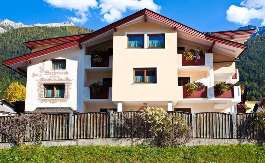 Haus Steinbock Acomodação com café da manhã Neustift im Stubaital Exterior foto