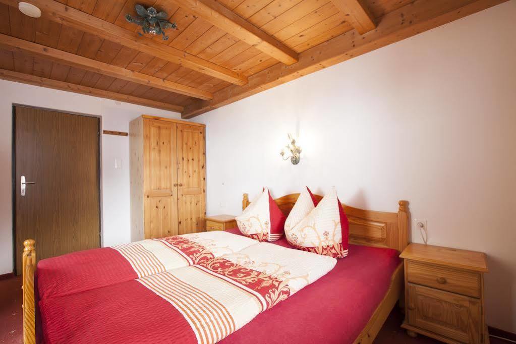 Haus Steinbock Acomodação com café da manhã Neustift im Stubaital Exterior foto